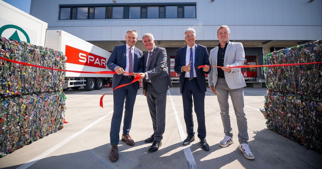 SPAR er&ouml;ffnet neue Leergut-Halle in Maria Saal